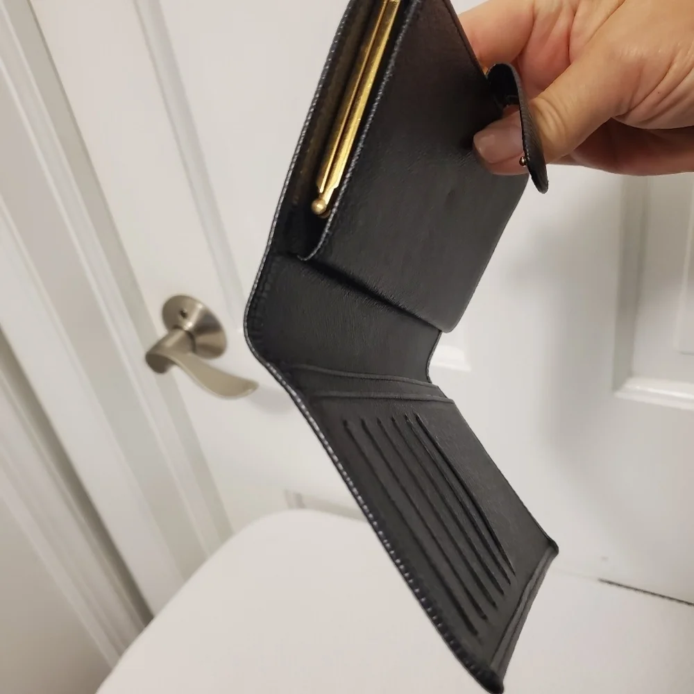 Louis Vuitton Epi Black Leather Kisslock Close Wallet, 2007